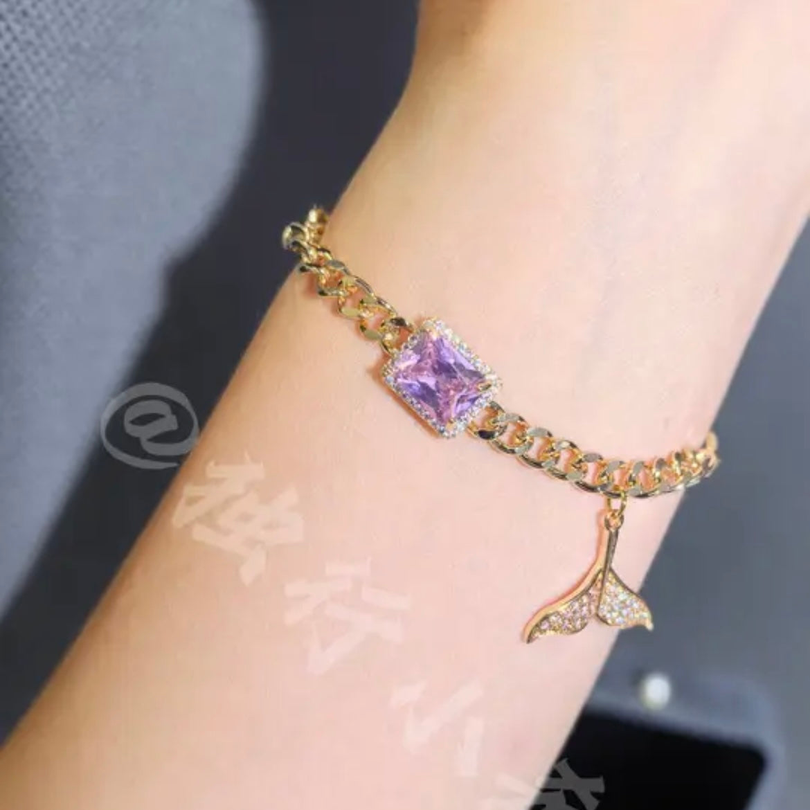Fish Inspired Eye-Color Teardrop Bracelet