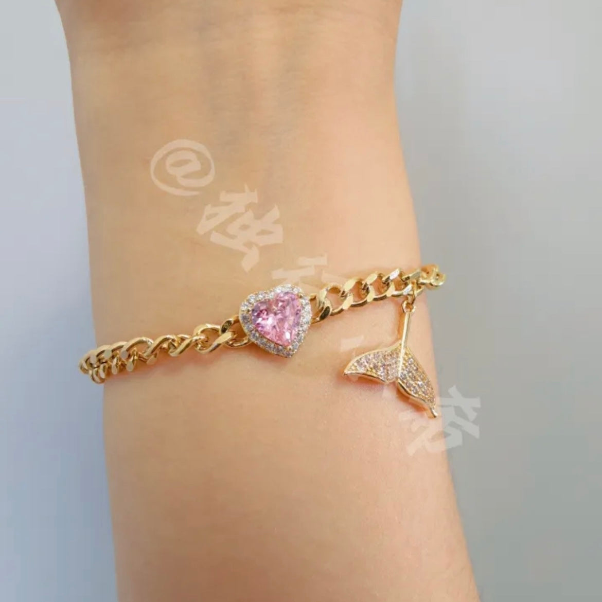 Fish Inspired Eye-Color Teardrop Bracelet