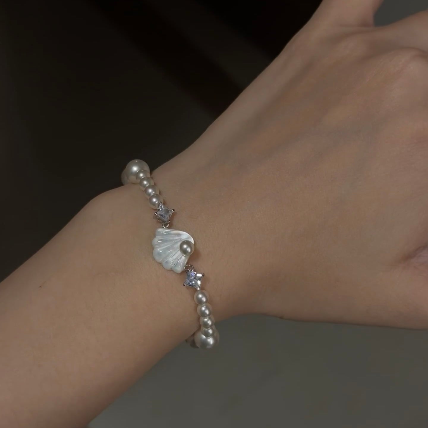 Single-strand pearl bracelet